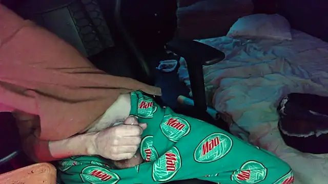 BotanicEntry1's cam snapshot