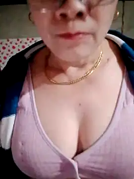 small-house123's cam snapshot