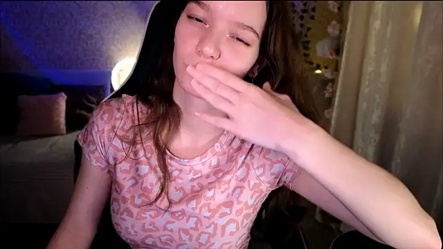 Pink__sun's cam snapshot