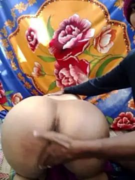 Hotcouple1100 live sex cam