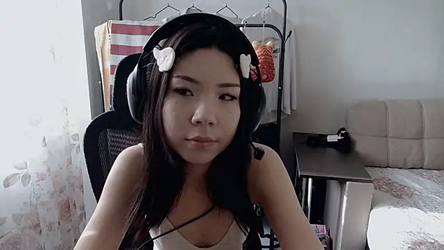 AprilOnilll live sex cam
