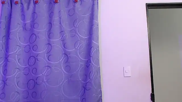 skinnysexzara18's cam snapshot