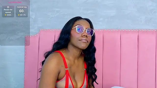 Alaia_Colins's cam snapshot