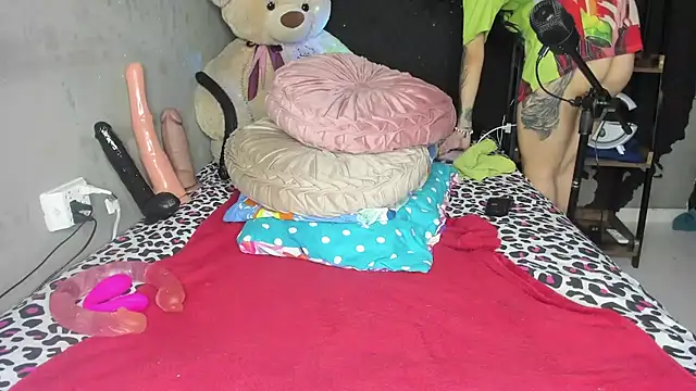 Shadia_Squirt's cam snapshot