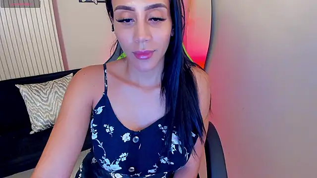 CharlotteCox_'s cam snapshot