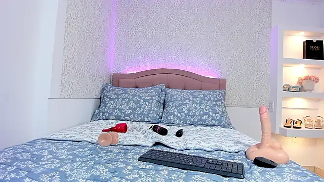 KatieBoison live sex cam