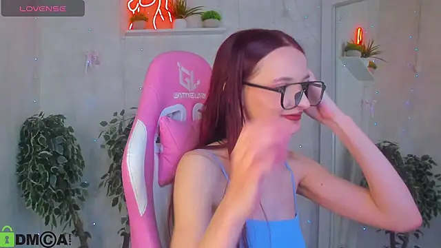 Alicia_Adammss's cam snapshot