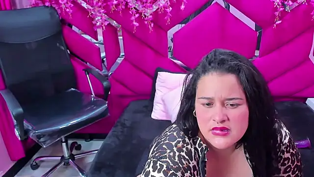 Atena_Glow_ live sex cam