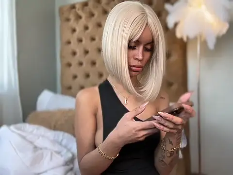 LUUVRRI_21 live sex cam