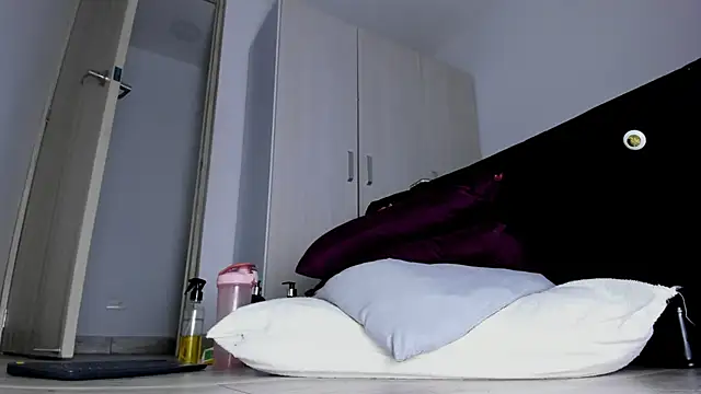 Skarleth69 live sex cam