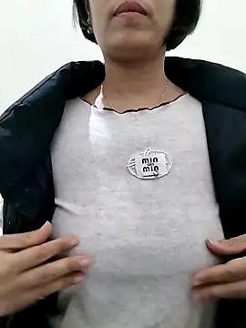 love_sexy090's cam snapshot