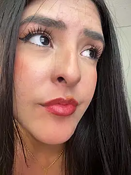 kim_zaratte's cam snapshot