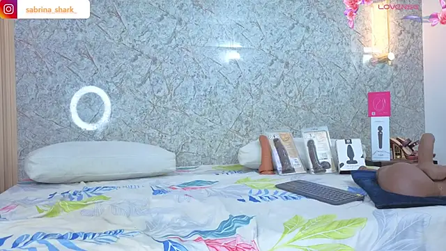 sabrina_shark_'s cam snapshot