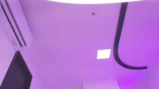 vale_ross_'s cam snapshot