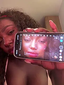 alissradiante1's cam snapshot