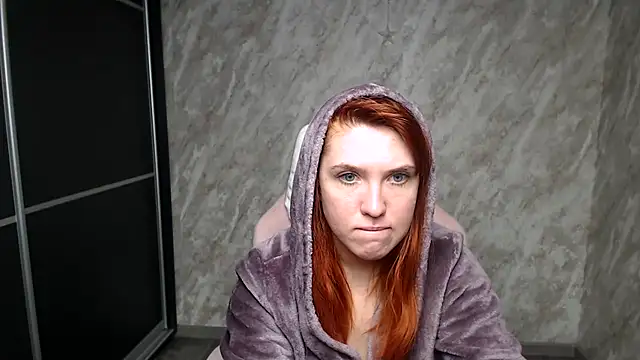 Reginasmilee live sex cam