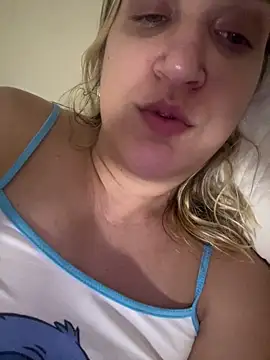 Bia_sexynovaes live sex cam