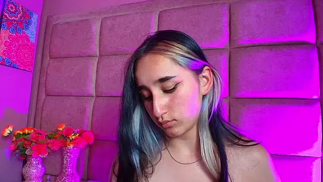 CharlotteStuart live sex cam