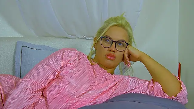 MariaNeumann live sex cam