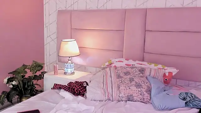 SaraaNova live sex cam