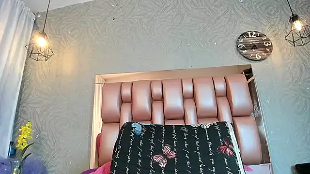 KOURTNEY--'s cam snapshot