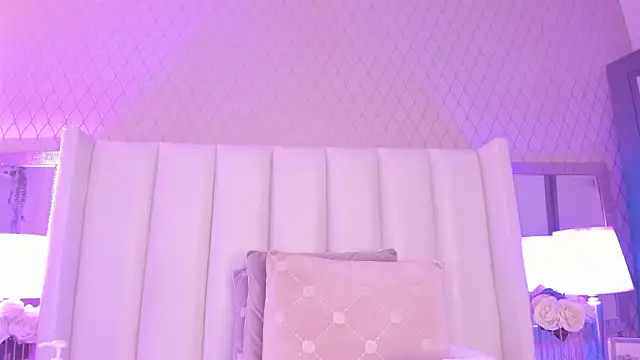 SophiaSmiiths_'s cam snapshot