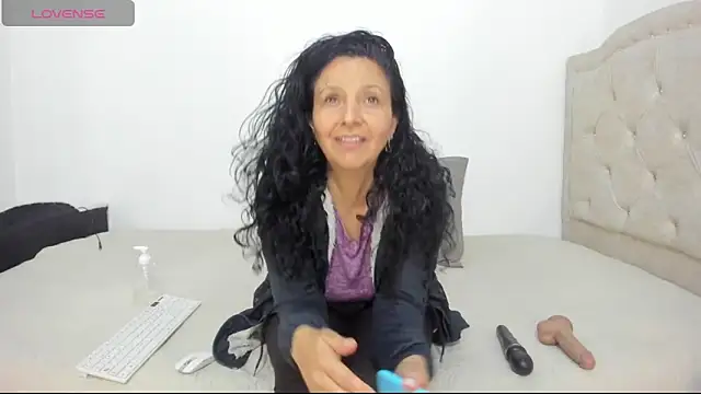 milfnewmf's cam snapshot