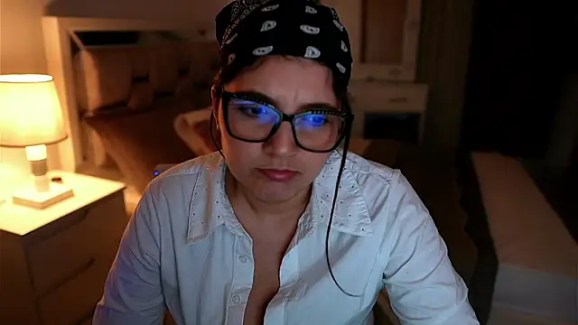 Camilaa_bueno's cam snapshot