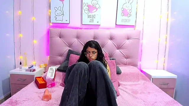 Issaa_Tyler live sex cam