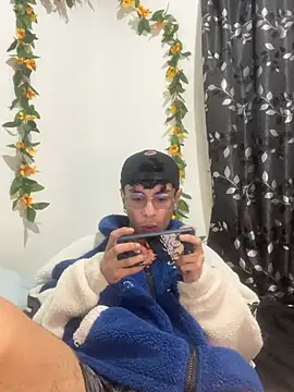 2_milo_verus_4's cam snapshot