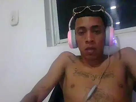 Skinny_horny_boy's cam snapshot