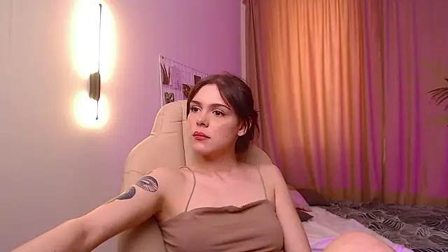 Pamela_Tiffin's cam snapshot