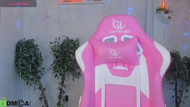 Alicia_Adammss's cam snapshot