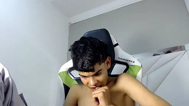 Lil_babyyy_'s cam snapshot