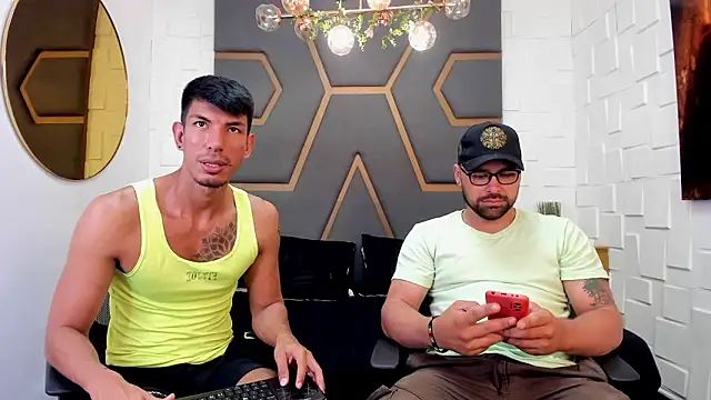 JustinAndTiago25's cam snapshot