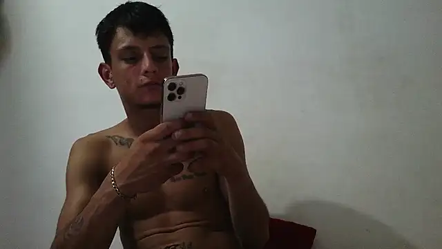 andrewcoopper1 live sex cam