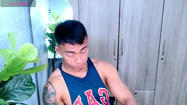 PinooyMilker live sex cam