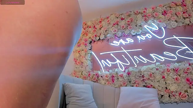 ZaraKafruni's cam snapshot