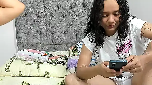 nay_and_aleja1's cam snapshot