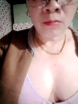 small-house123's cam snapshot