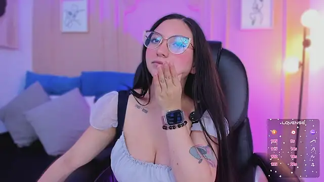 lucy_neil's cam snapshot