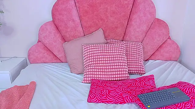 EmmaLou__'s cam snapshot