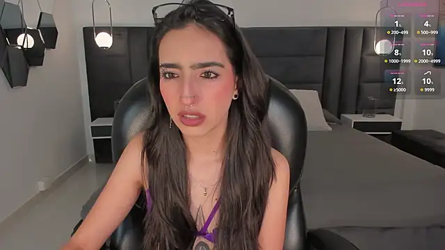 LarisaSmirnov live sex cam