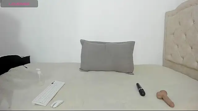 milfnewmf's cam snapshot