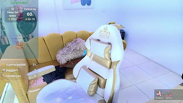 Charlotte_milleers's cam snapshot