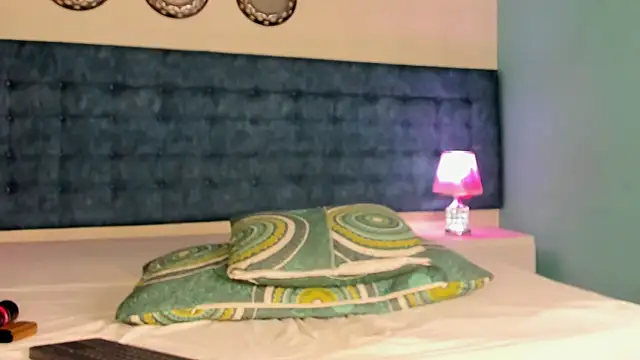 LexiCriimson live sex cam