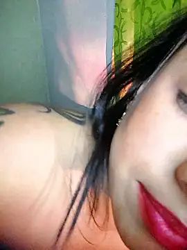 Linda_Saenz_'s cam snapshot