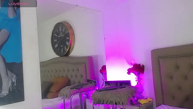 Adara_Ferrara live sex cam