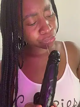 MISSMAYSROOM's cam snapshot