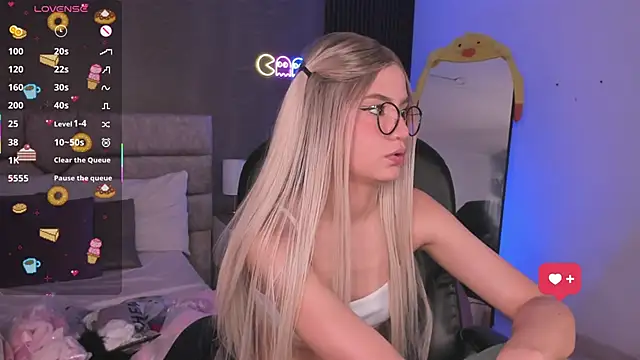 Arinextdoor's cam snapshot